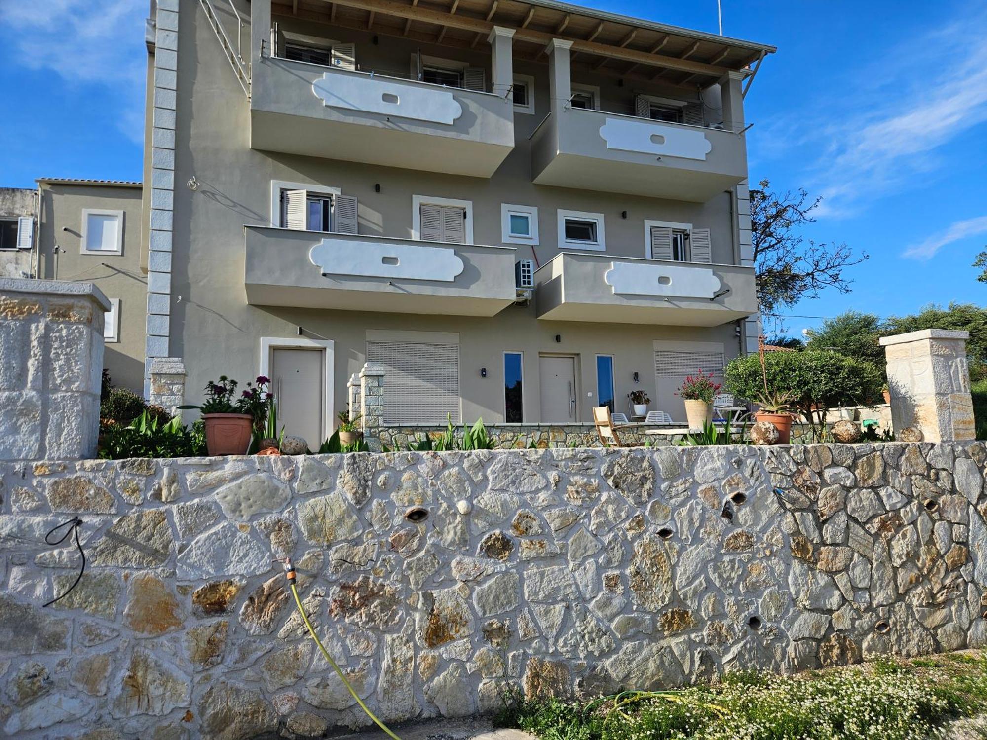Appartamento Grey Luxury House Ipsos Esterno foto