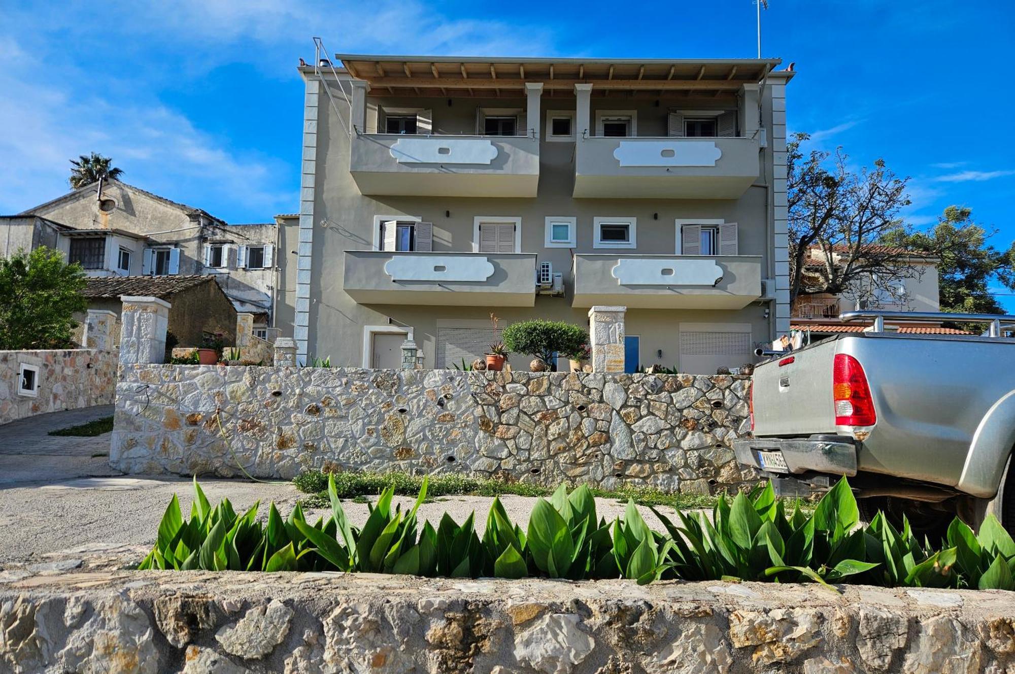 Appartamento Grey Luxury House Ipsos Esterno foto