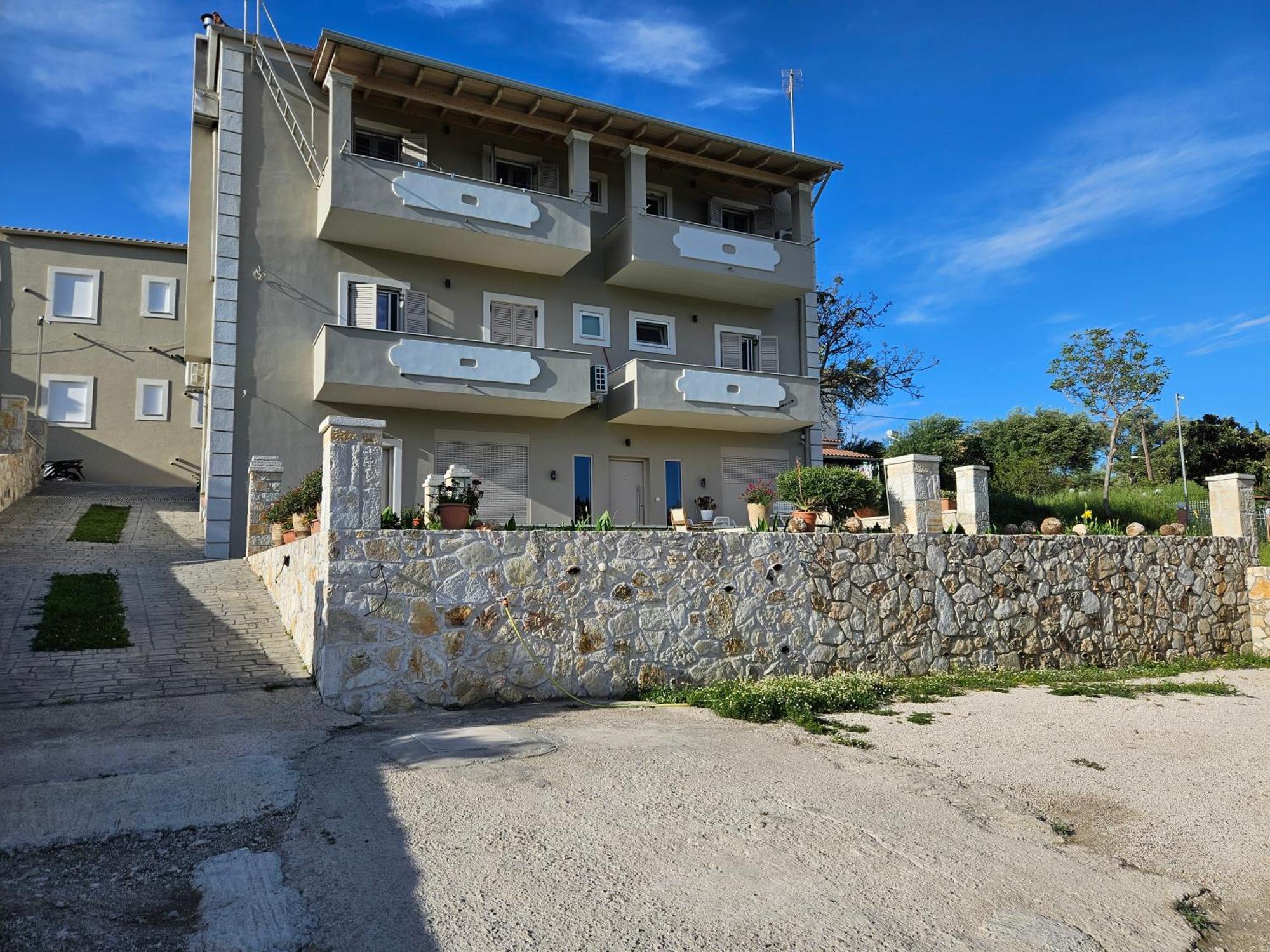 Appartamento Grey Luxury House Ipsos Esterno foto