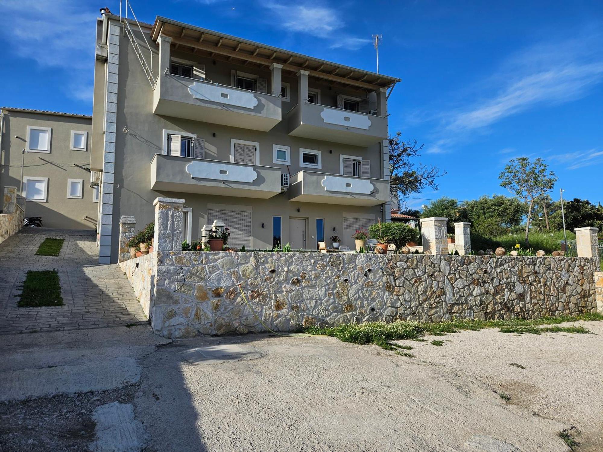 Appartamento Grey Luxury House Ipsos Esterno foto