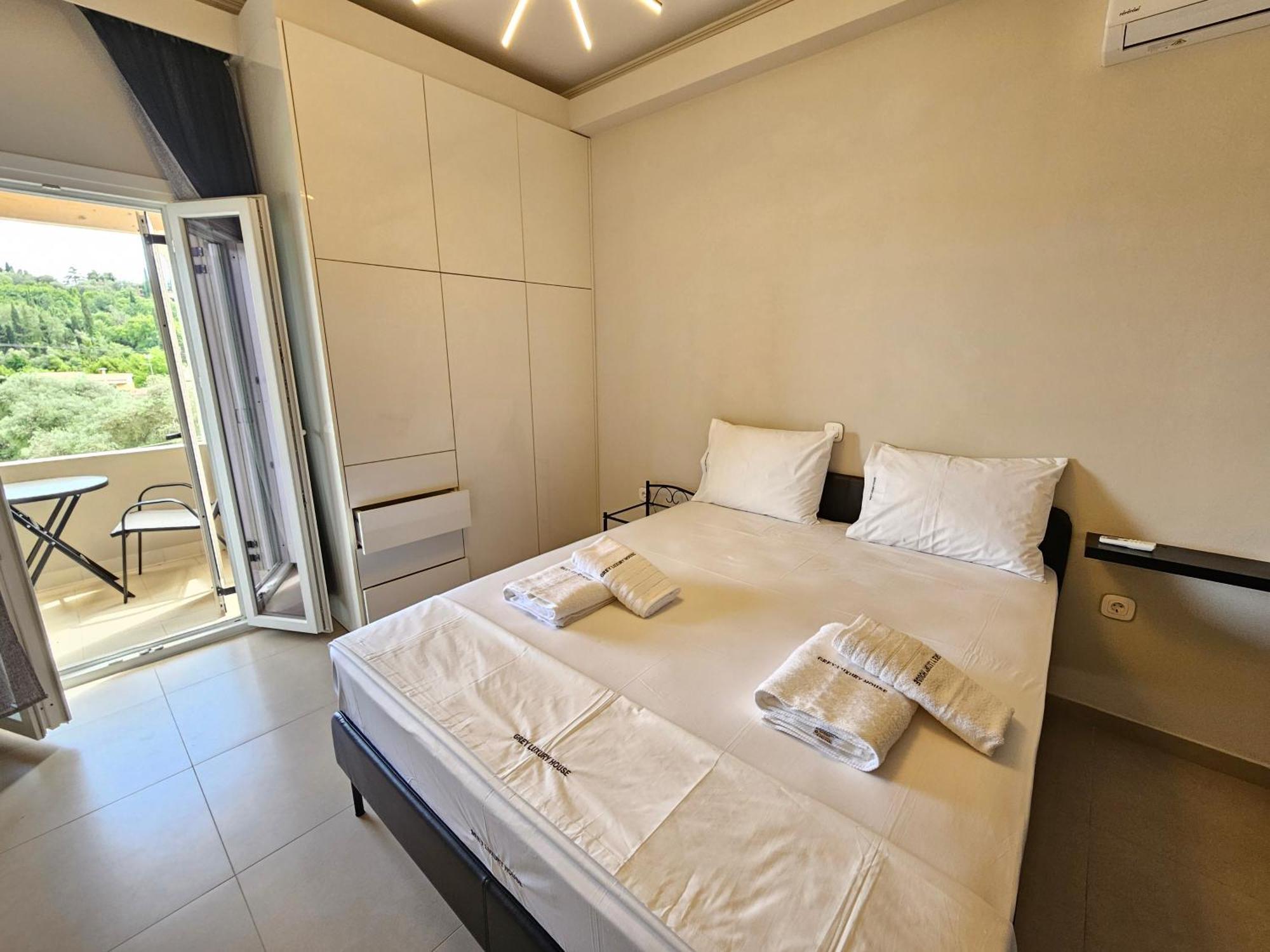 Appartamento Grey Luxury House Ipsos Esterno foto
