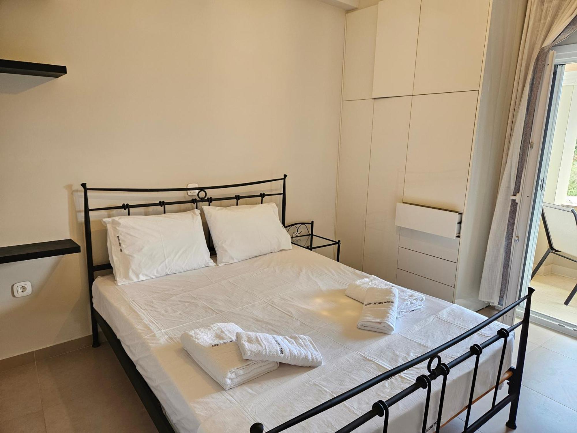 Appartamento Grey Luxury House Ipsos Esterno foto