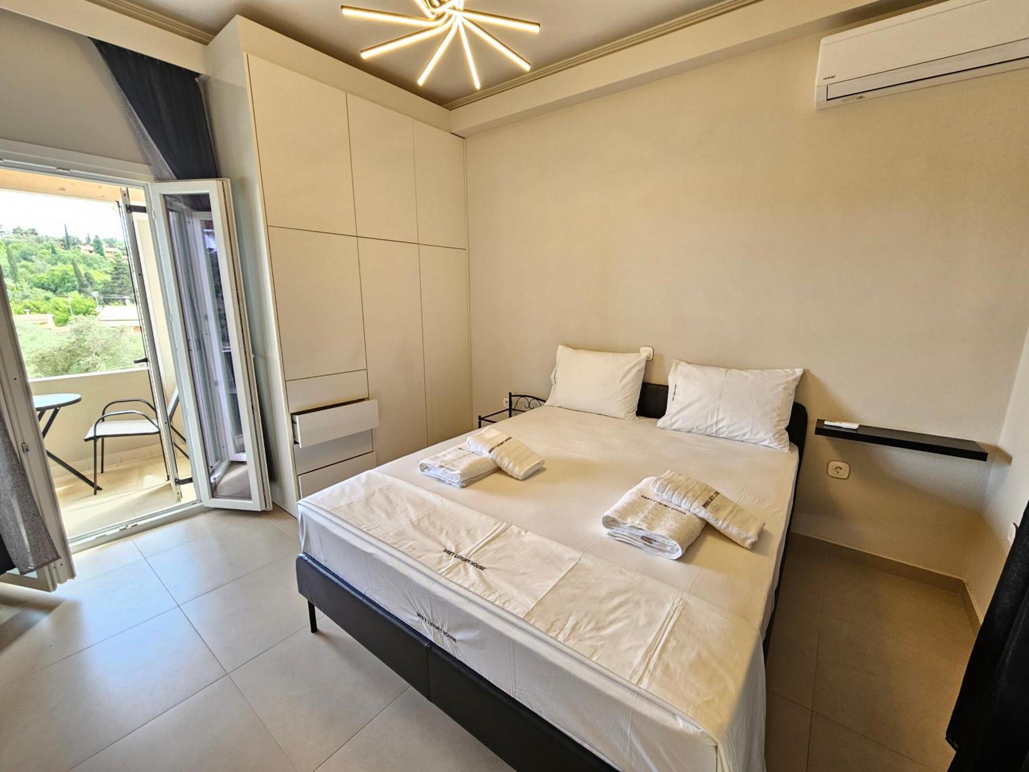 Appartamento Grey Luxury House Ipsos Esterno foto