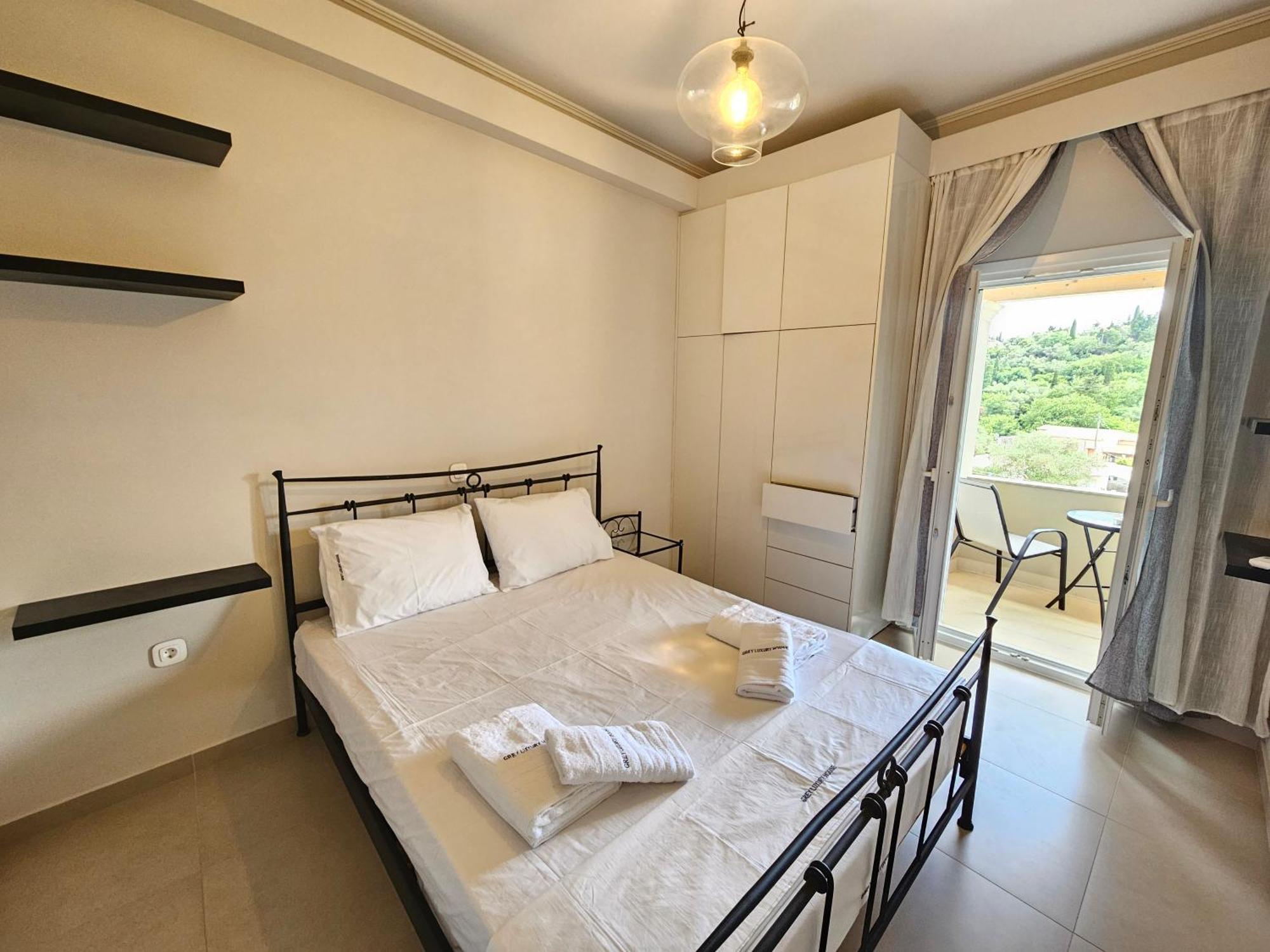 Appartamento Grey Luxury House Ipsos Esterno foto