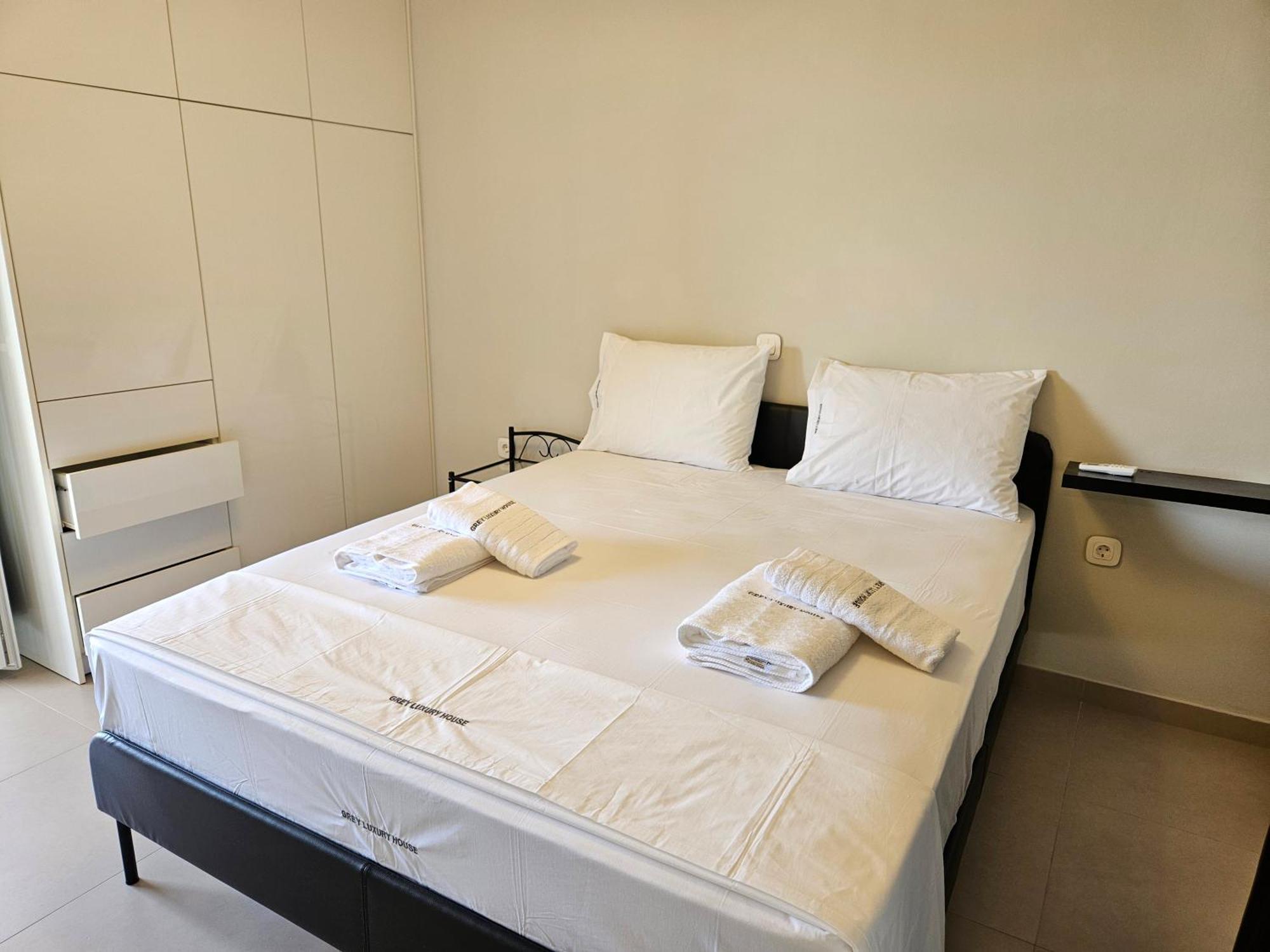 Appartamento Grey Luxury House Ipsos Esterno foto