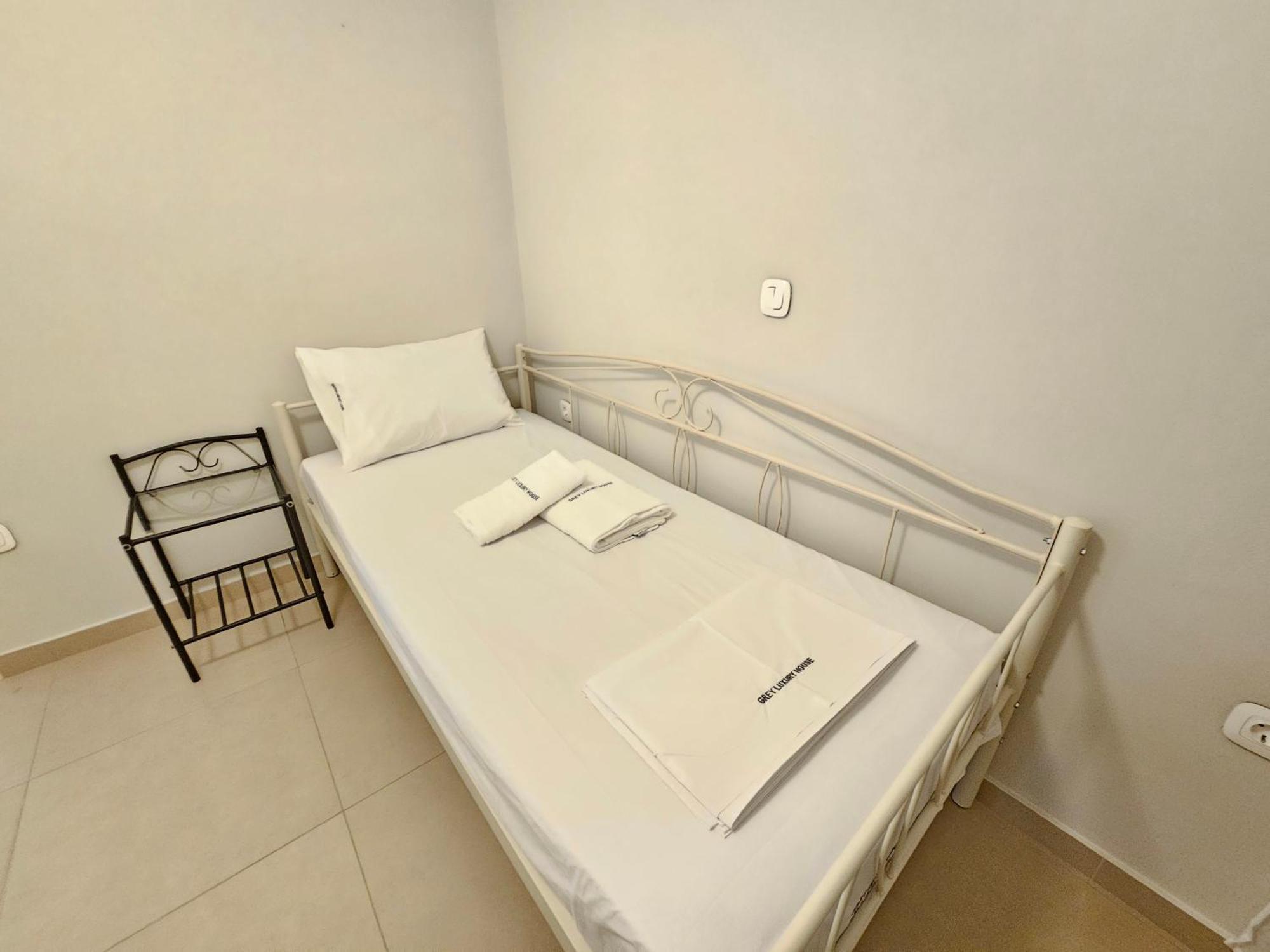 Appartamento Grey Luxury House Ipsos Esterno foto